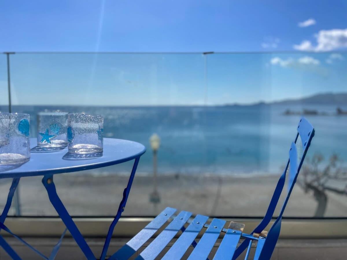 Sea Breeze Modern With A Refreshing Balcony View Apartament *